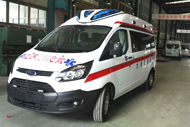  新全順中(zhōng)軸柴油救護車(chē)