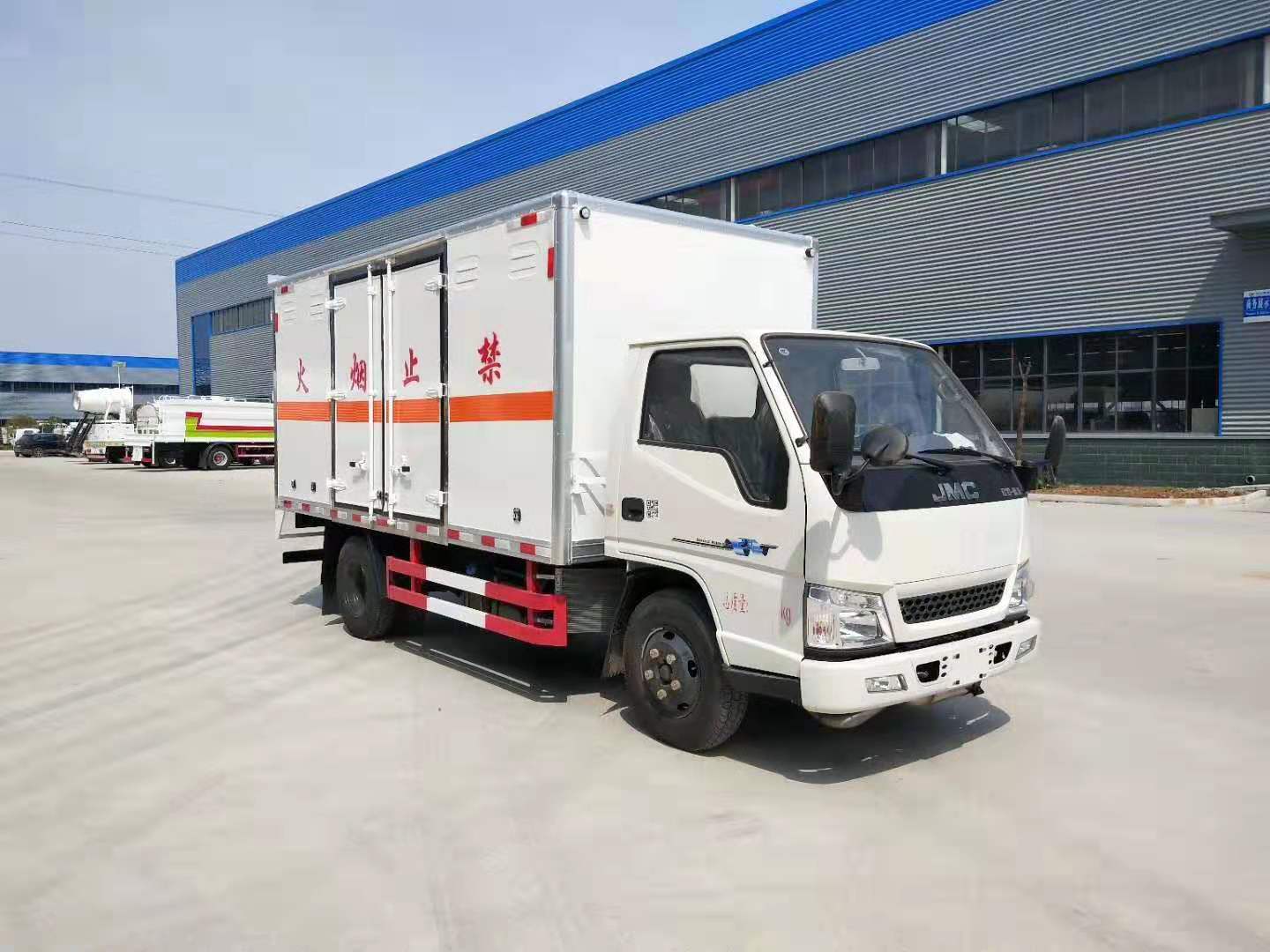 江鈴4.2米（藍(lán)牌）氣瓶廂運輸車(chē)