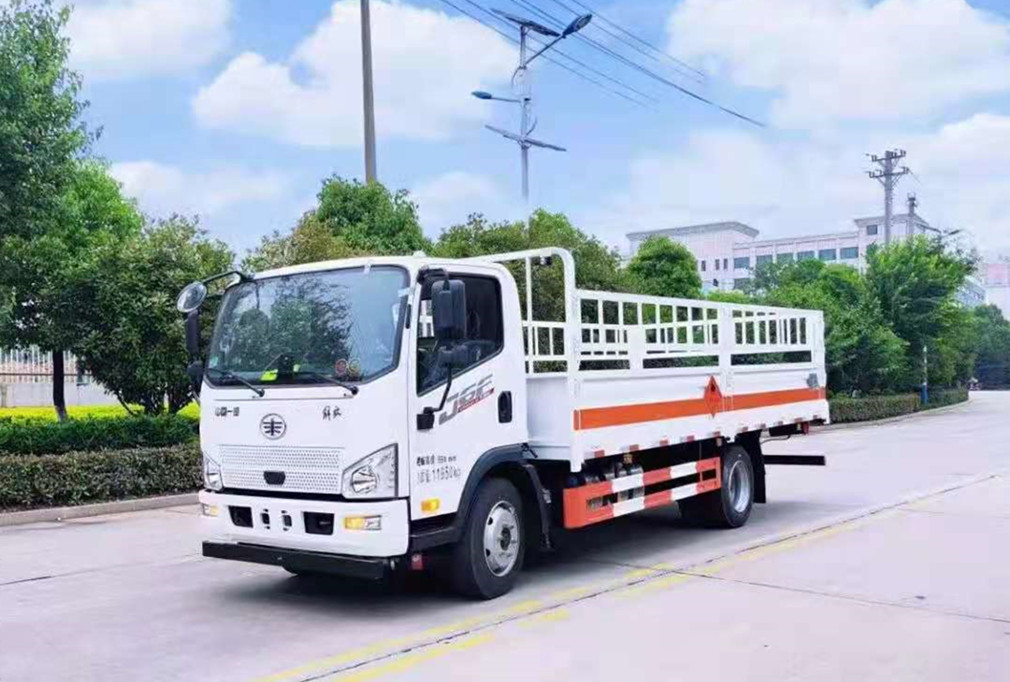 解放(fàng)5.3米貨廂氣瓶運輸車(chē)