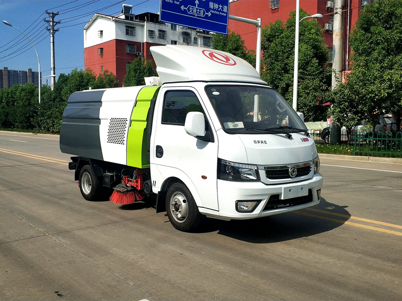 東風途逸掃路車(chē)國VI藍(lán)牌柴油機